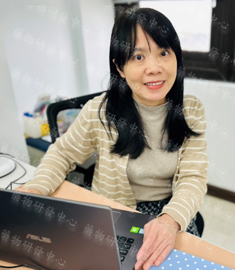 徐瑞苓助理教授個人半身正裝照