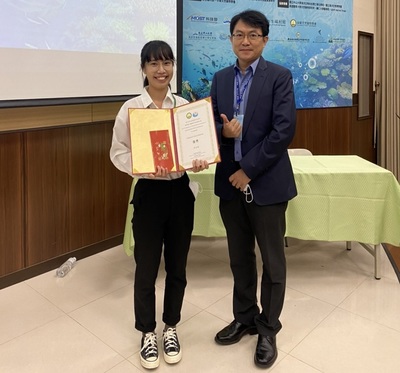 恭賀!!黃聰龍教授指導研究生邱言純同學，參加「第36屆天然藥物研討會及藥學暨中醫藥學門成果發表會」論文壁報競賽榮獲-佳作圖片